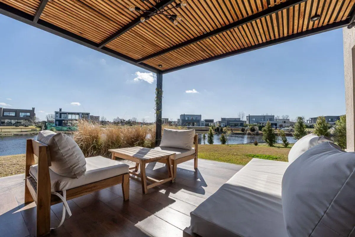 Venta-Casa 5 Amb. Vista a Laguna–El Naudir Escobar 3