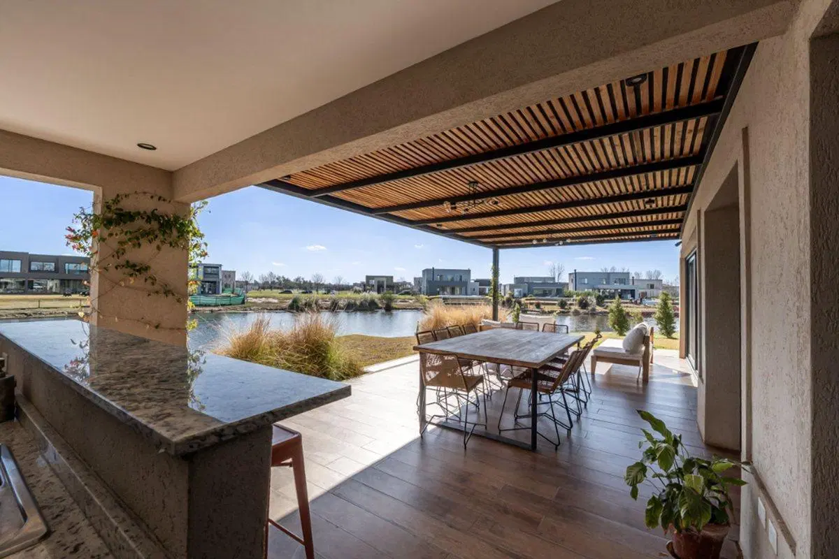 Venta-Casa 5 Amb. Vista a Laguna–El Naudir Escobar 2