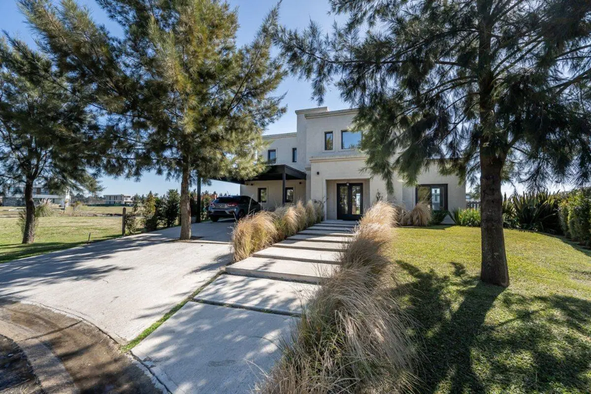 Venta-Casa 5 Amb. Vista a Laguna–El Naudir Escobar 5