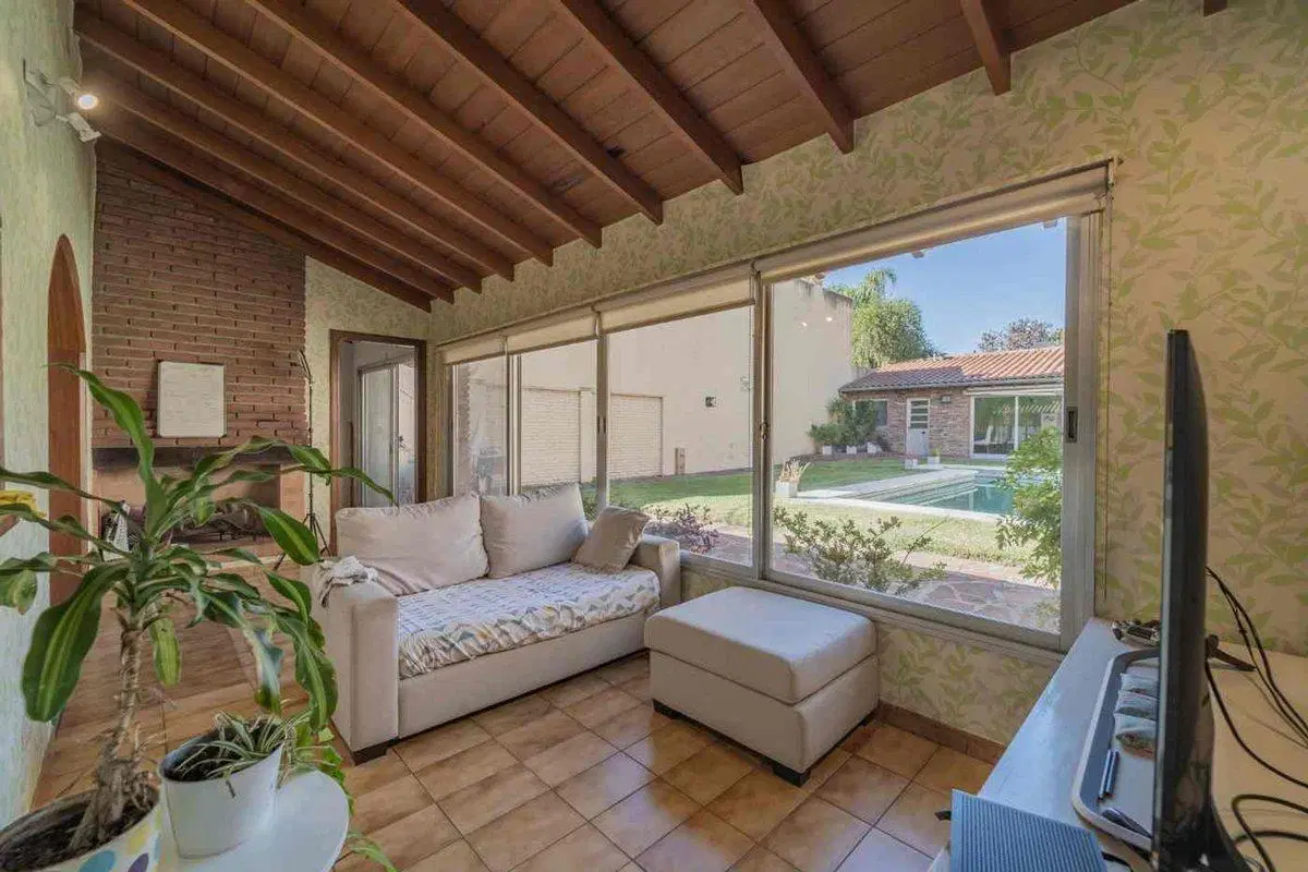 VENTA CASA 5 AMBIENTES MARTINEZ QUINCHO Y PILETA 4