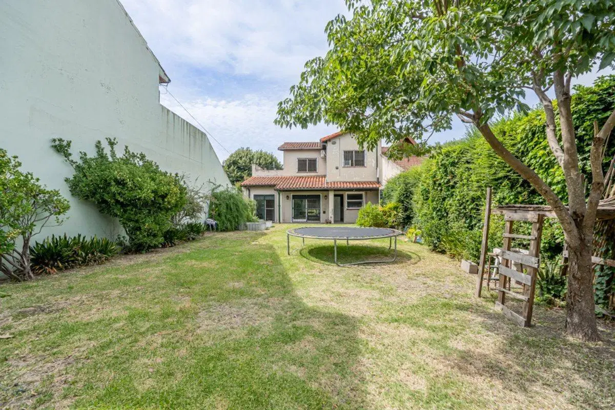 Venta casa 5 ambientes con Jardin ,beccar 3