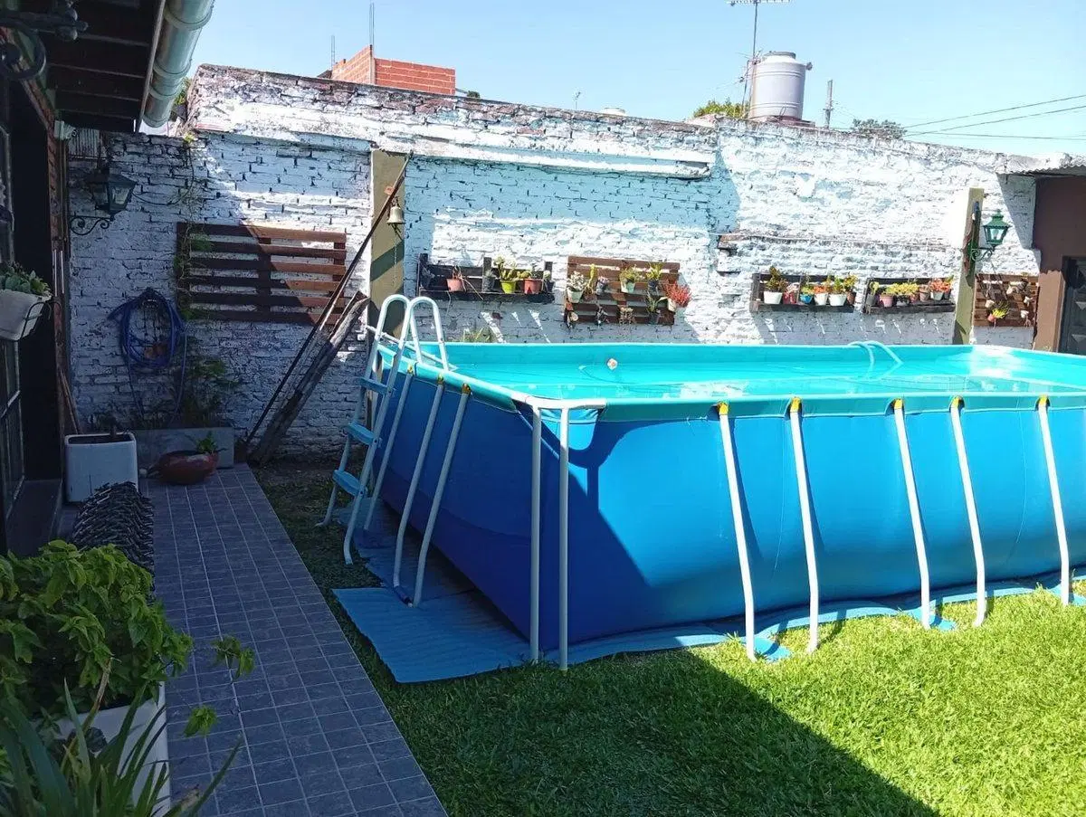 VENTA CASA 3 AMB CON QUINCHO Y PILETA CLAYPOLE 5