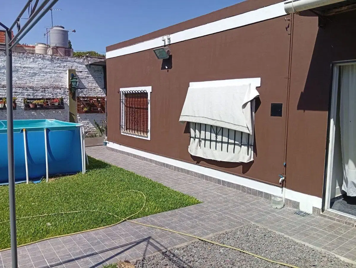 VENTA CASA 3 AMB CON QUINCHO Y PILETA CLAYPOLE 3