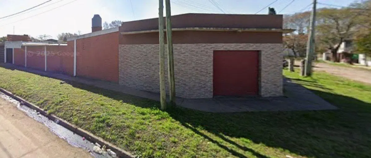 VENTA CASA 3 AMB CON QUINCHO Y PILETA CLAYPOLE 4