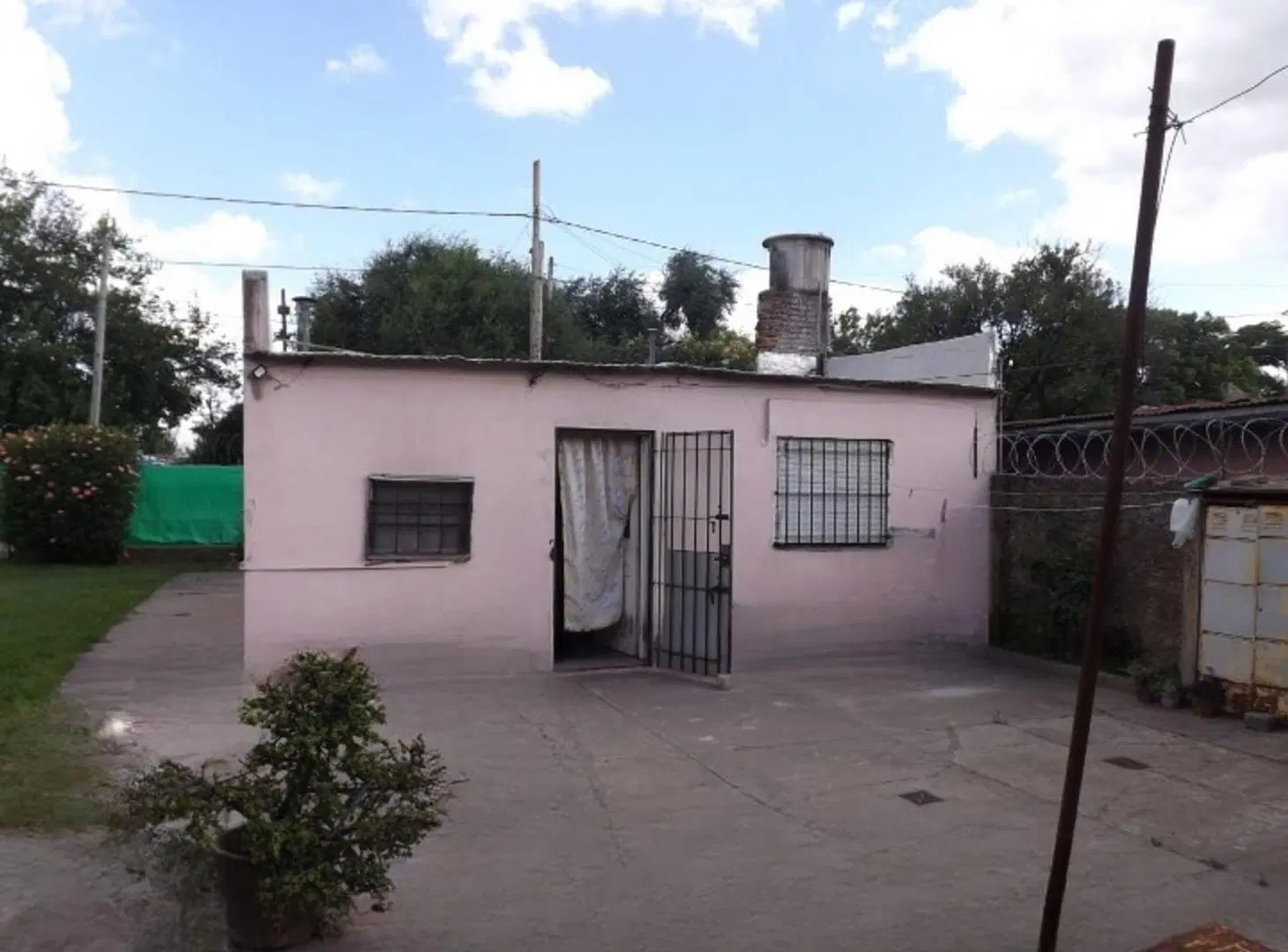 VENTA CASA 4 AMBIENTES EN LONGCHAMPS CON LOTE 3