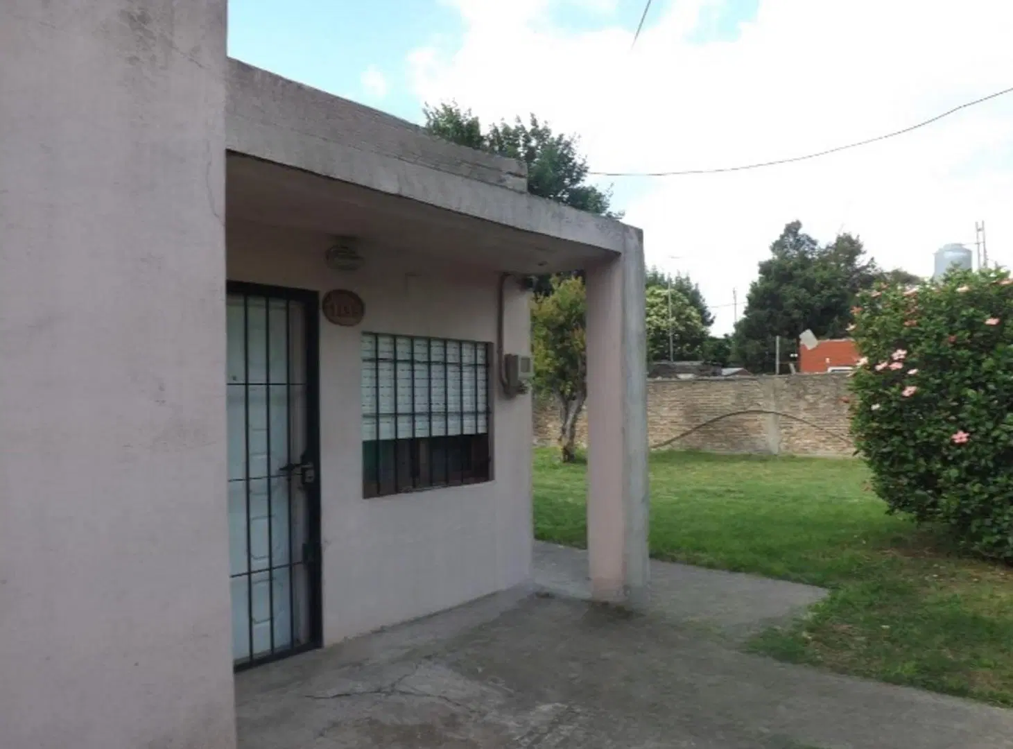 VENTA CASA 4 AMBIENTES EN LONGCHAMPS CON LOTE 5