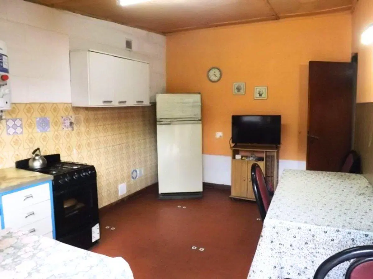 VENTA CASA 4 AMBIENTES EN LONGCHAMPS CON LOTE 2