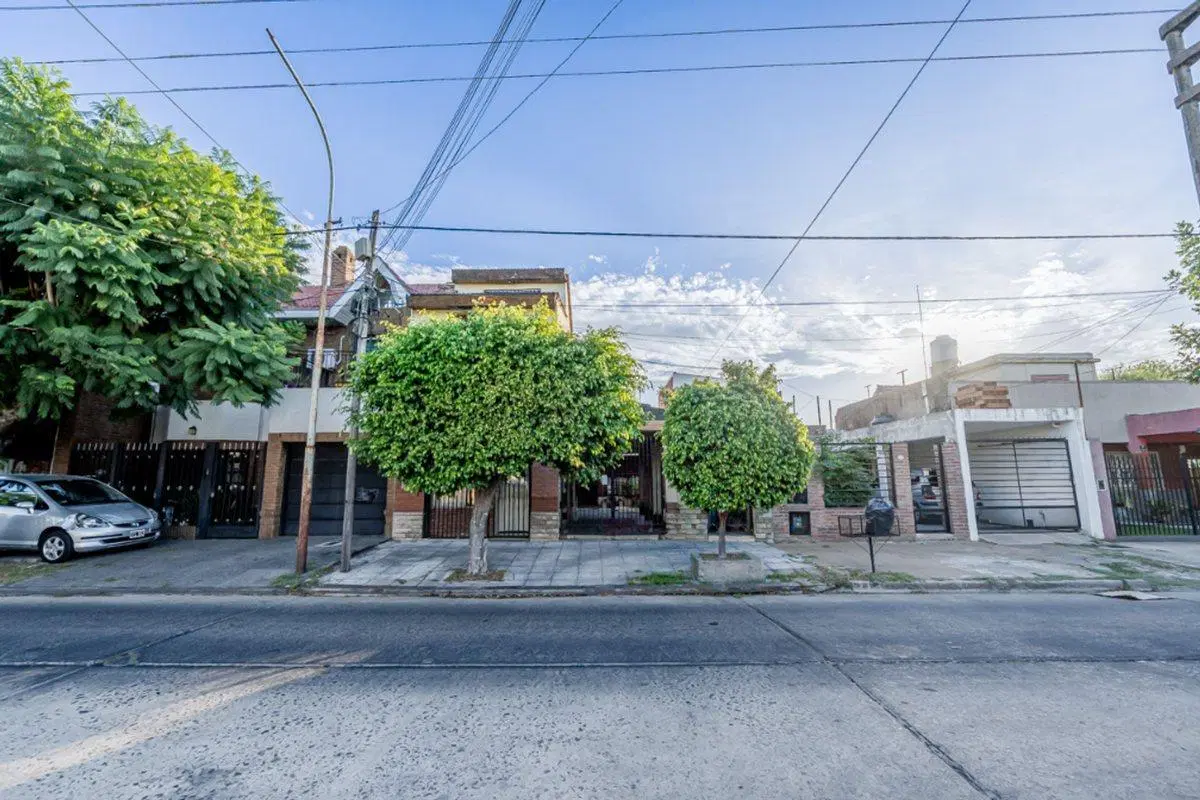 VENTA CASA MULTIFAMILIAR 6 AMBIENTES J LEON SUAREZ 4