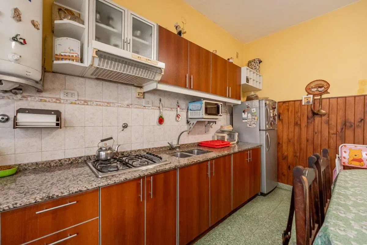 VENTA CASA MULTIFAMILIAR 6 AMBIENTES J LEON SUAREZ 2
