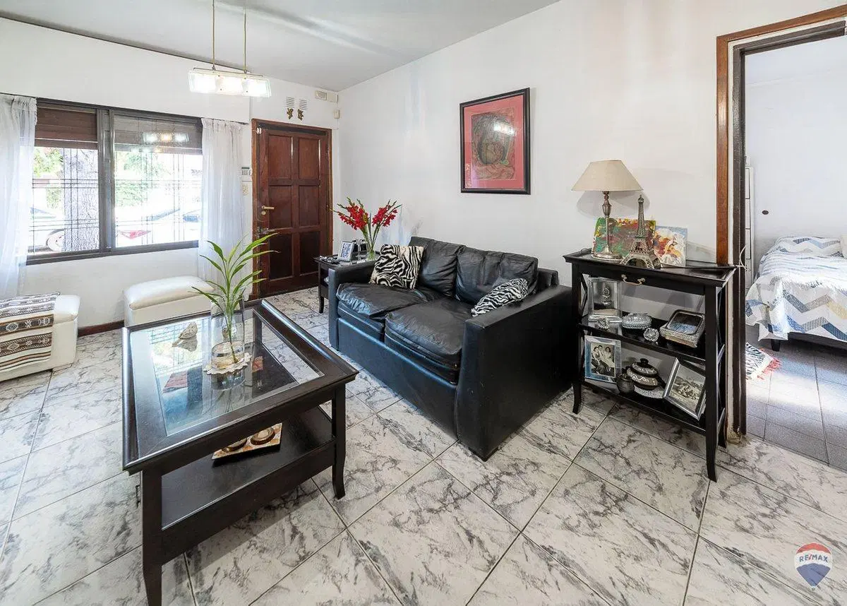 Venta casa 3 ambientes c/patio Munro edificable 2