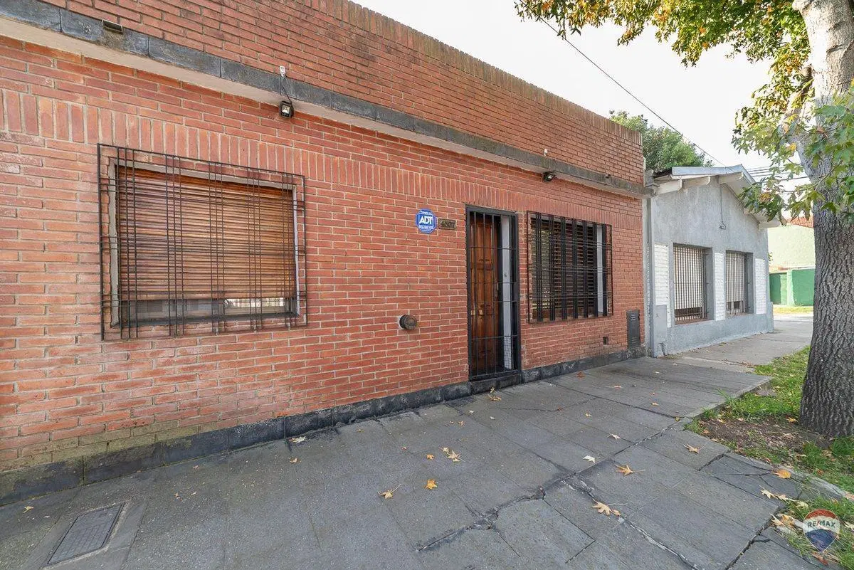 Venta casa 3 ambientes c/patio Munro edificable 4