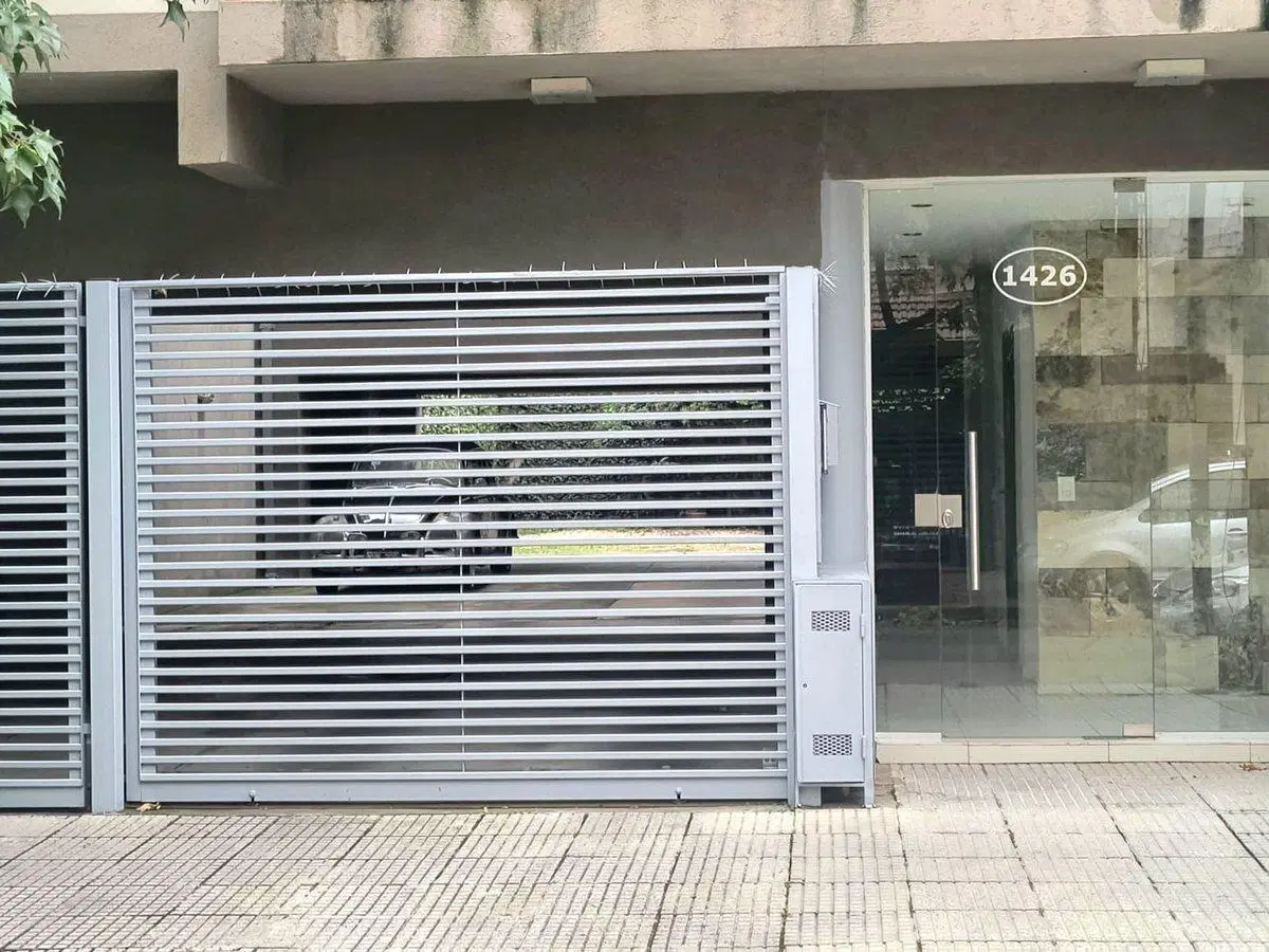 Venta cochera planta baja cubierta centro Martinez 2
