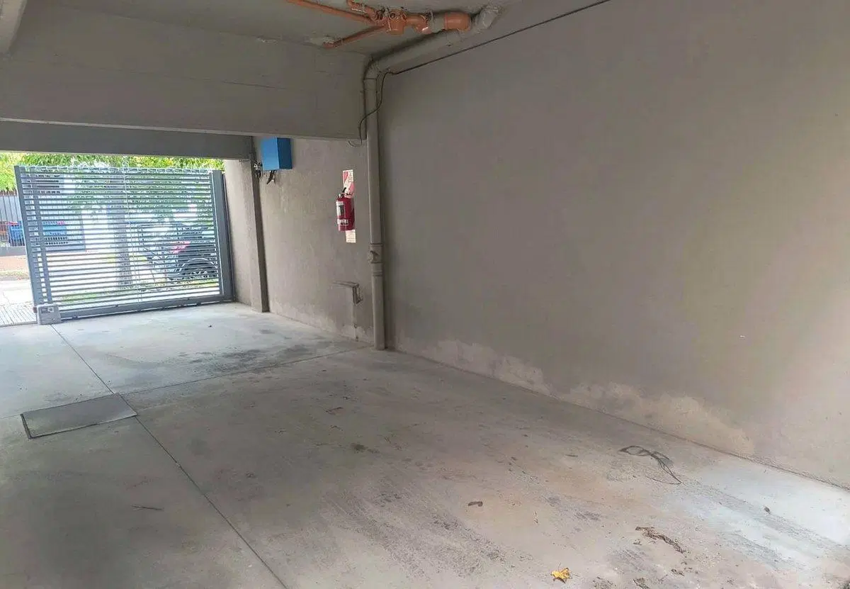 Venta cochera planta baja cubierta centro Martinez 3