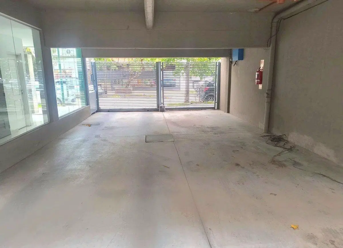 Venta cochera planta baja cubierta centro Martinez 5