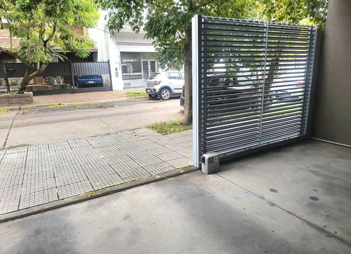 Venta cochera planta baja cubierta centro Martinez 4