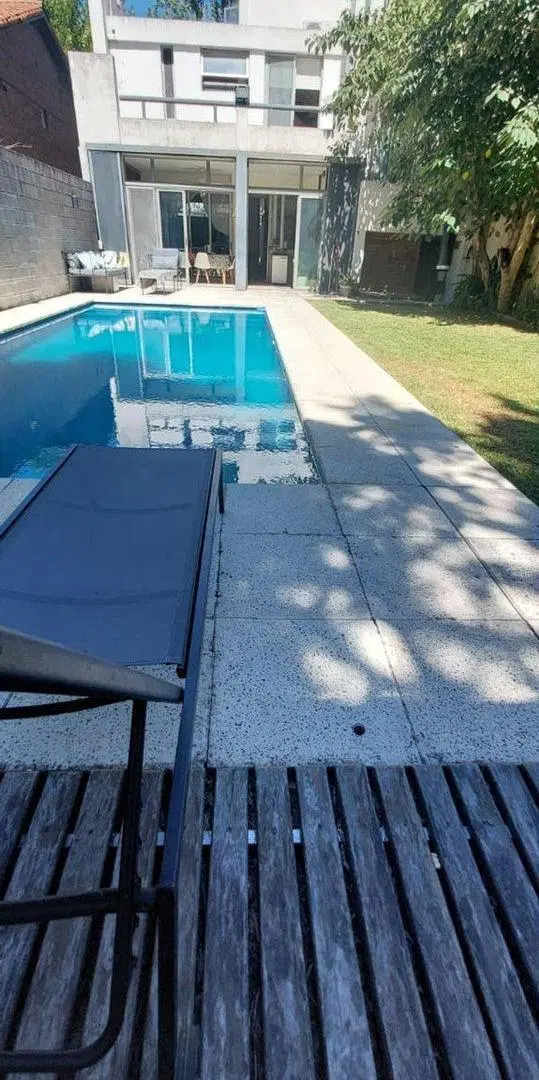 Venta Casa 7 Ambientes con pileta y Quincho Beccar 2