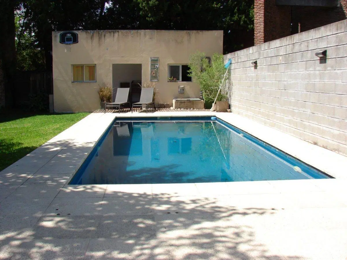 Venta Casa 7 Ambientes con pileta y Quincho Beccar 4