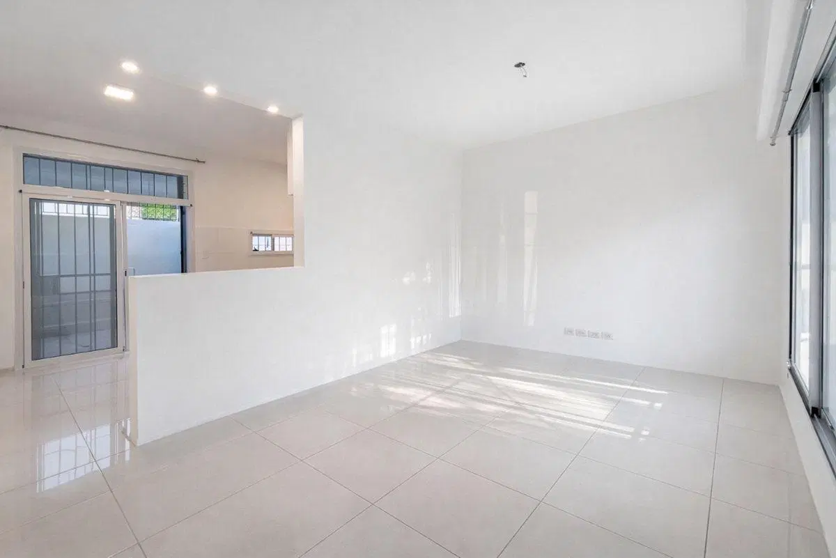 Casa en venta 3 amb con cochera PB Olivos 5
