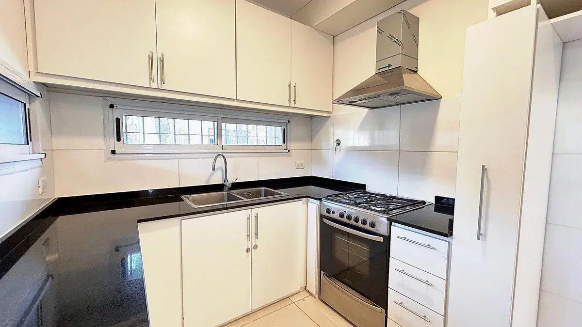 Casa en venta 3 amb con cochera PB Olivos 2