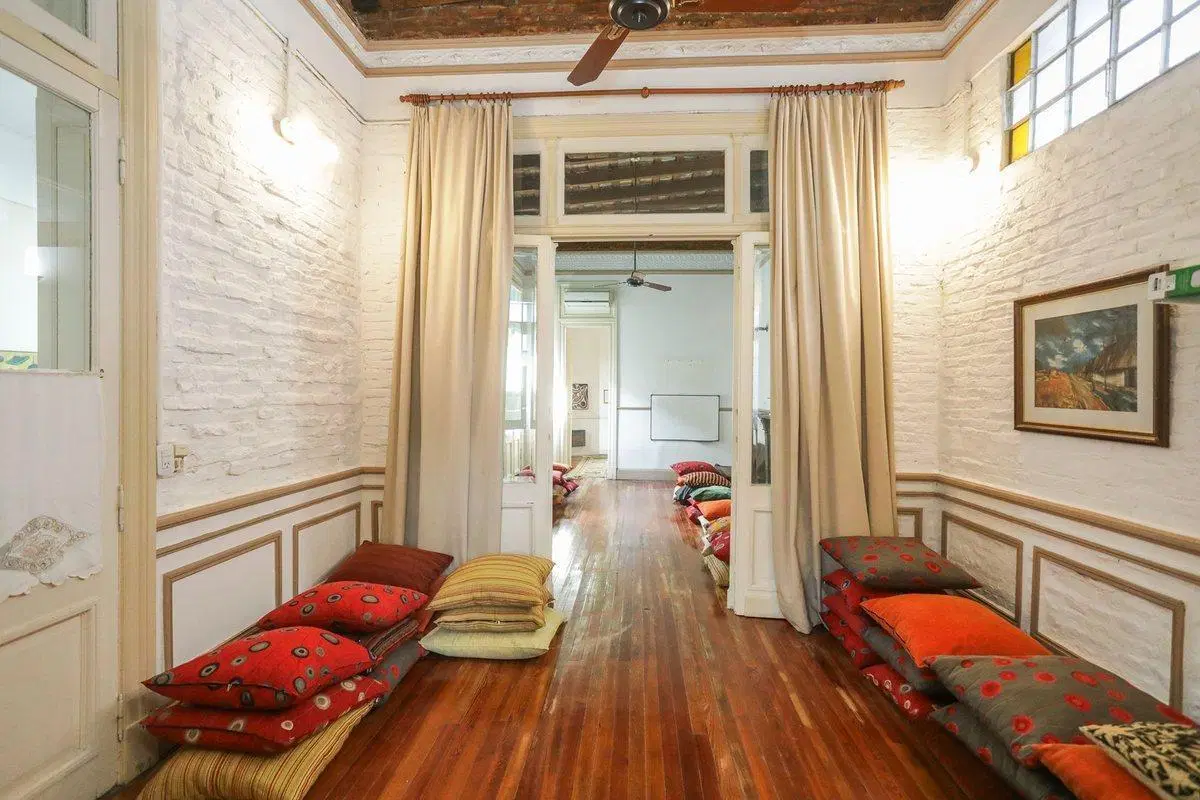 VENTA Casa ideal consultorios de 5 amb en Floresta 2