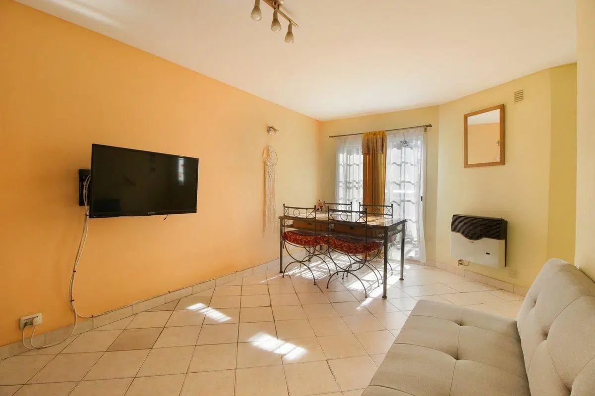 VENTA CASA DUPLEX 2 DORMITORIOS PATIO CARAPACHAY 5