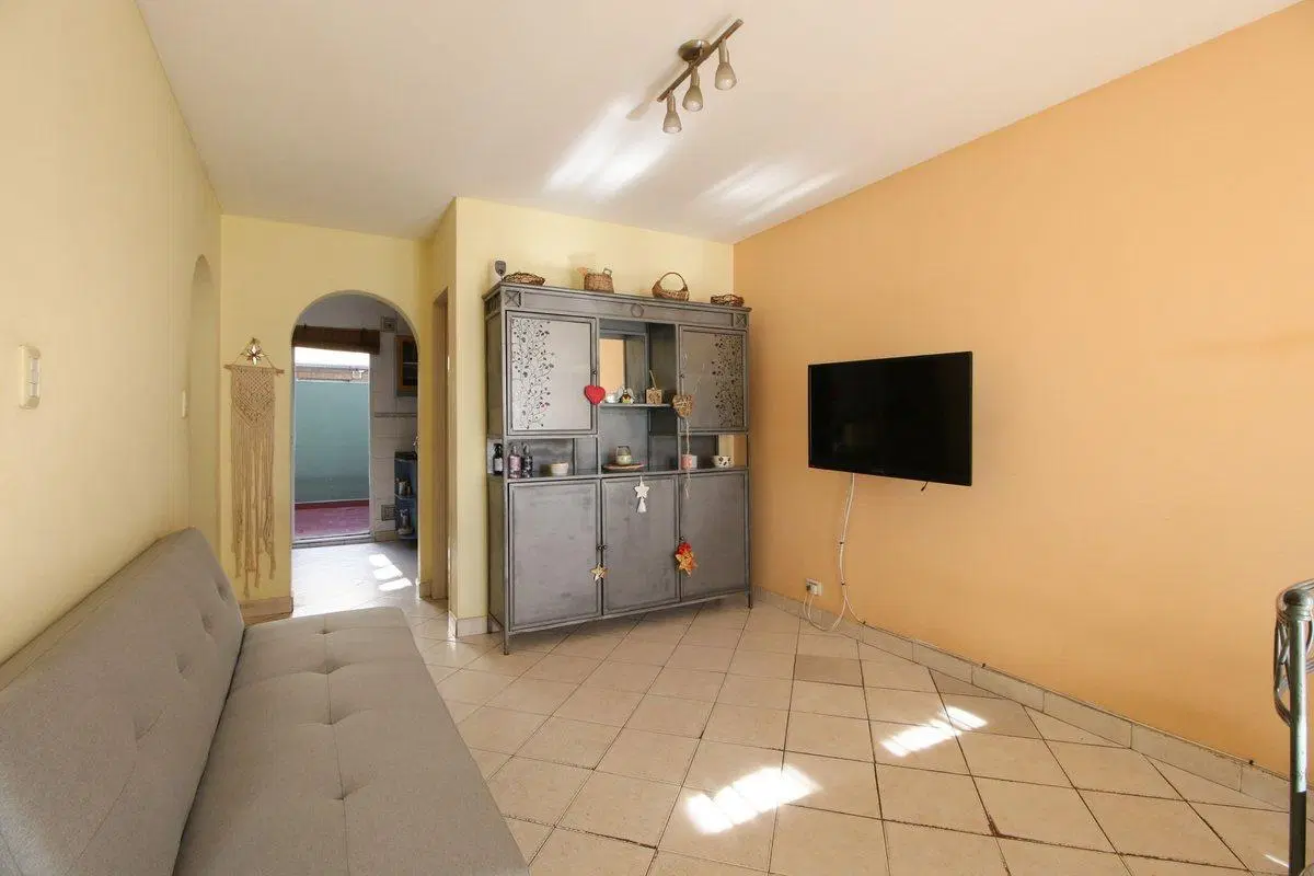 VENTA CASA DUPLEX 2 DORMITORIOS PATIO CARAPACHAY 4