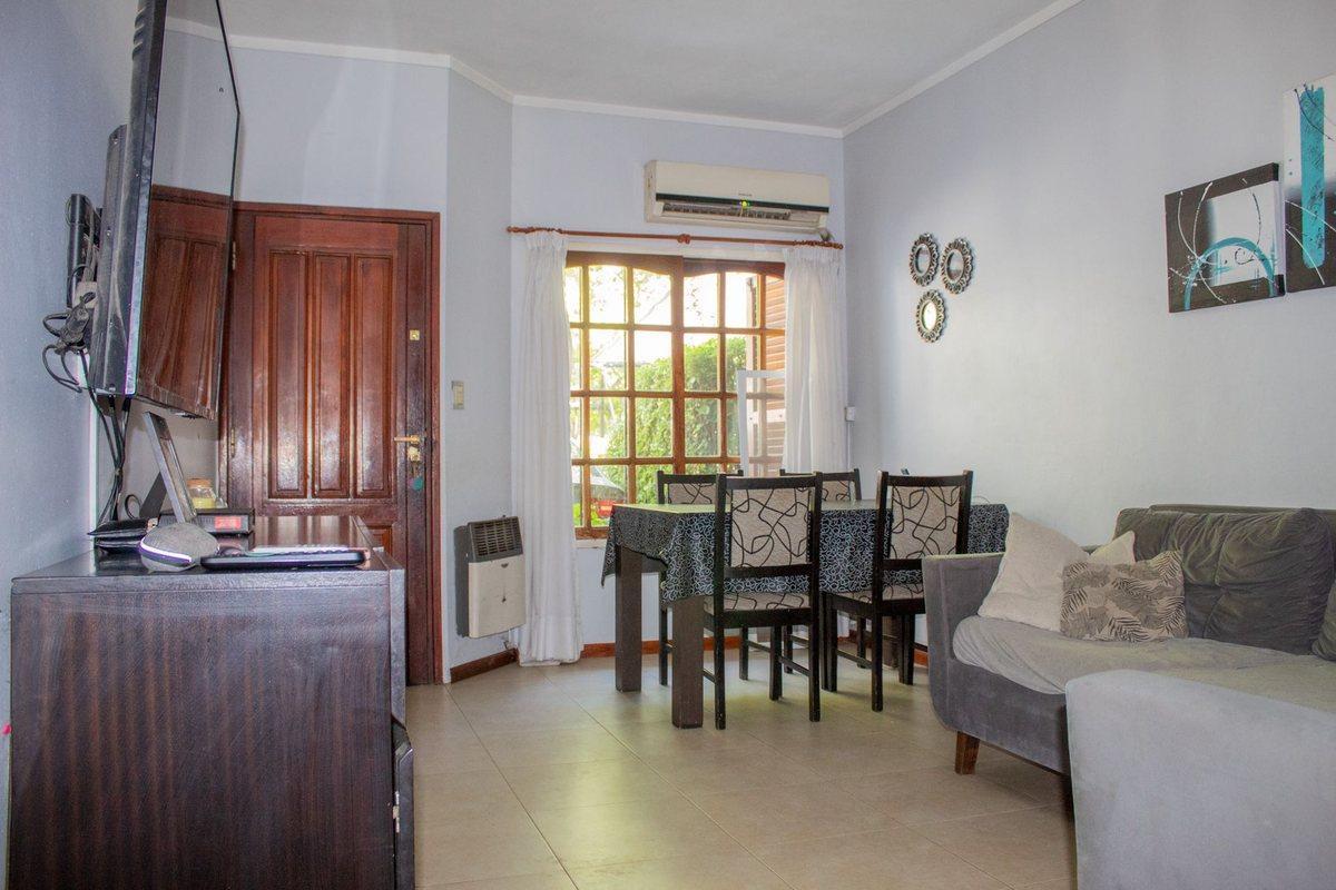 VENTA DUPLEX 3 AMB. y PLAYROOM. HERMOSO!! CASTELAR