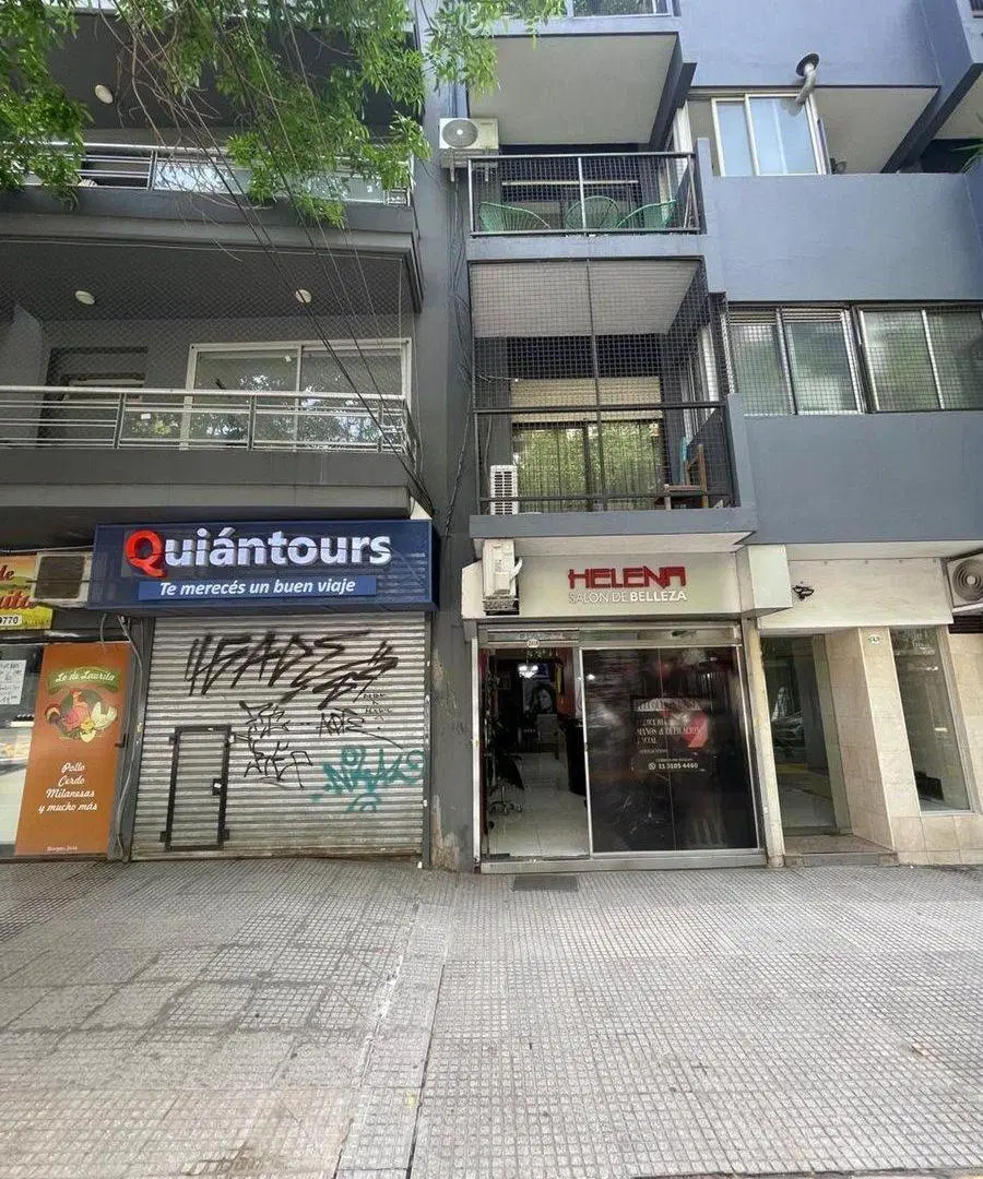 Venta Local comercial en dos plantas Botánico. 4