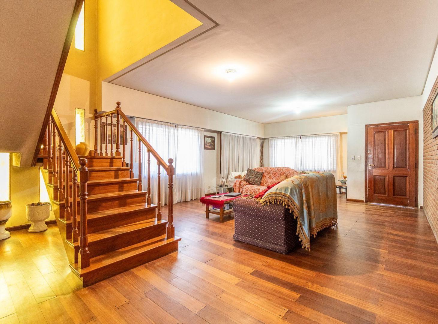 Foto de Venta Casa 7 amb Jardín Playroom Cochera Martinez, imagen 2