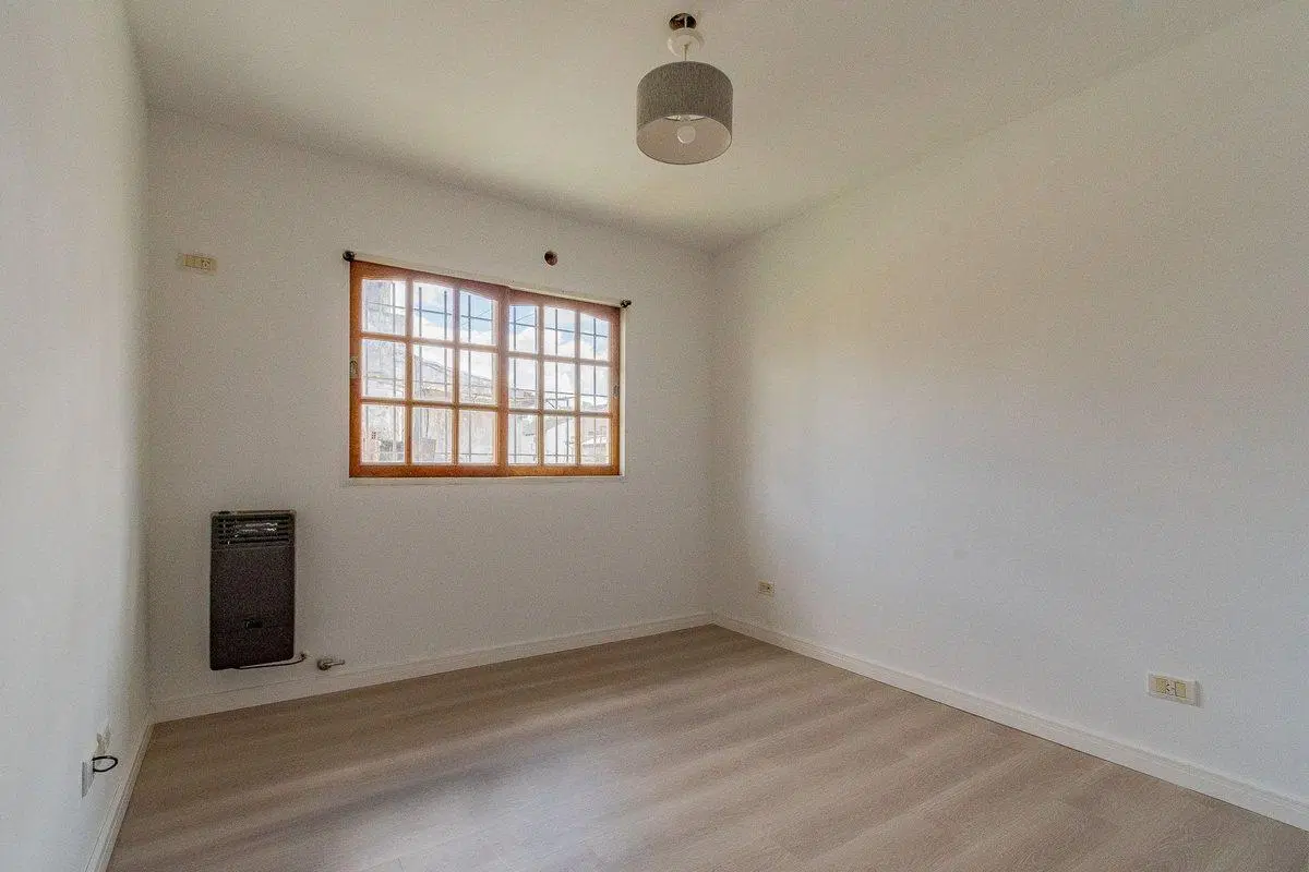 Venta triplex 5 amb con jardin Olivos 5