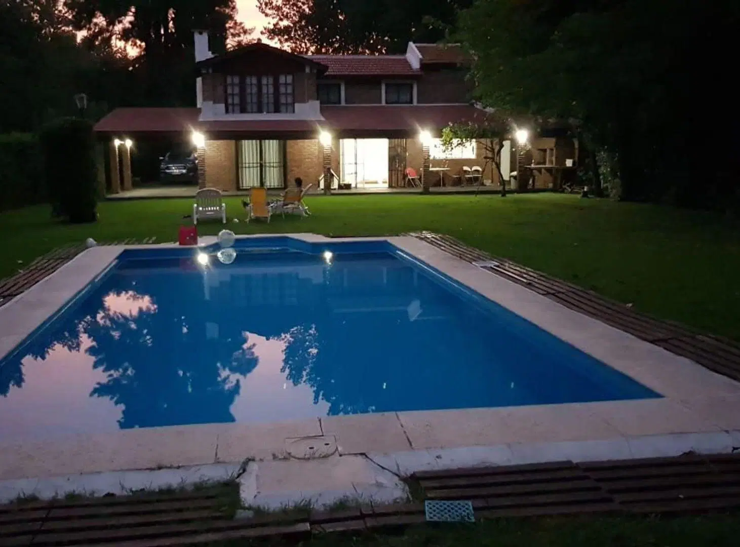 Venta Casa 5 Ambientes c/ Pileta Parque Exaltacion 2