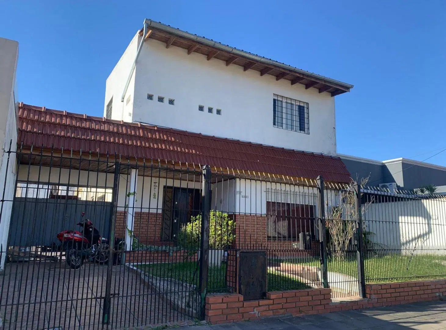 Venta casa 3 dorm lumin c/patio coch V. Ballester 3