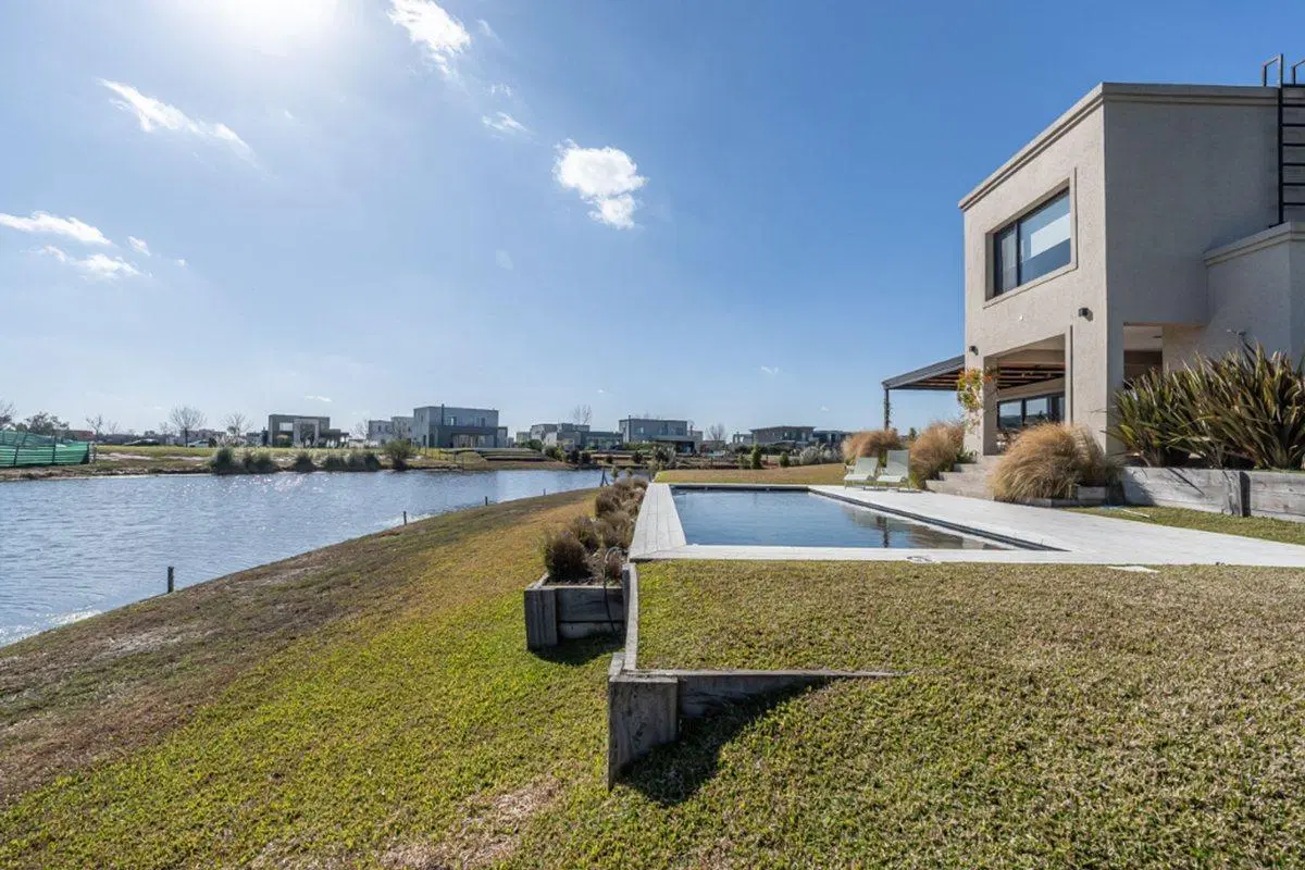 Venta-Casa 5 Amb. Vista a Laguna–El Naudir Escobar 4