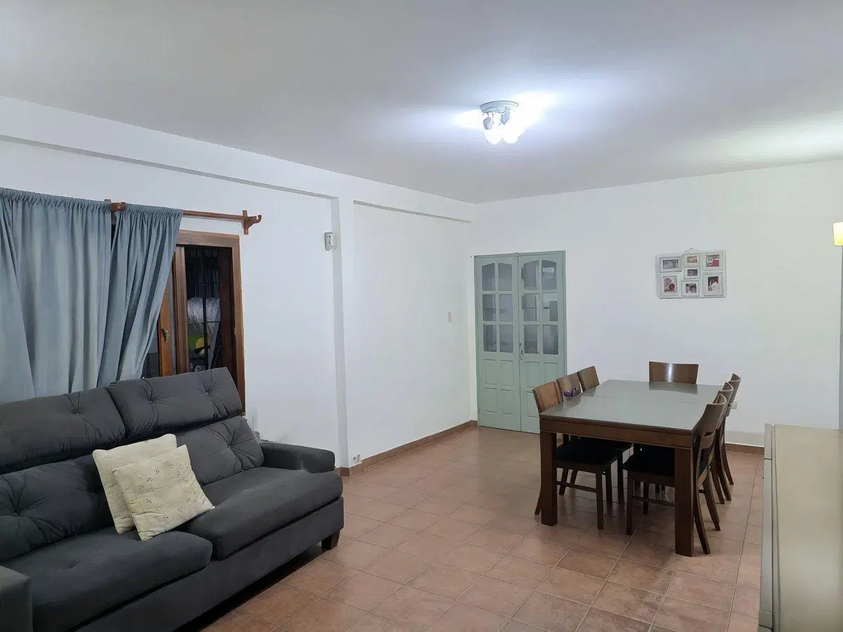 VENTA 2 CASAS EN BLOK EN LA LUCILA, LOTE PROPIO 8