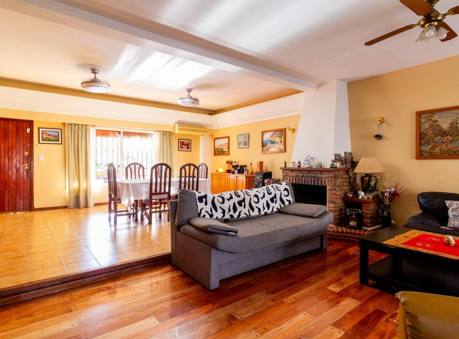 Foto de Venta Casa 4 dorm jardin pil quincho coch Victoria, imagen 1
