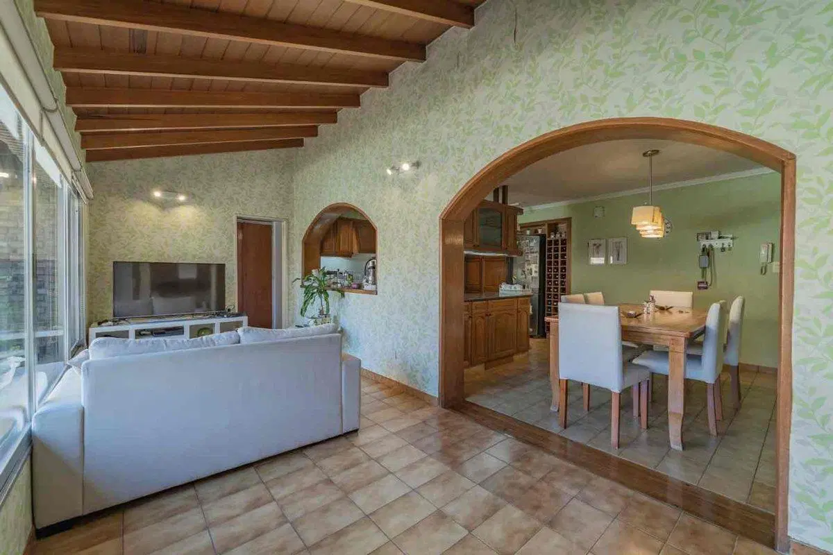 VENTA CASA 5 AMBIENTES MARTINEZ QUINCHO Y PILETA 8