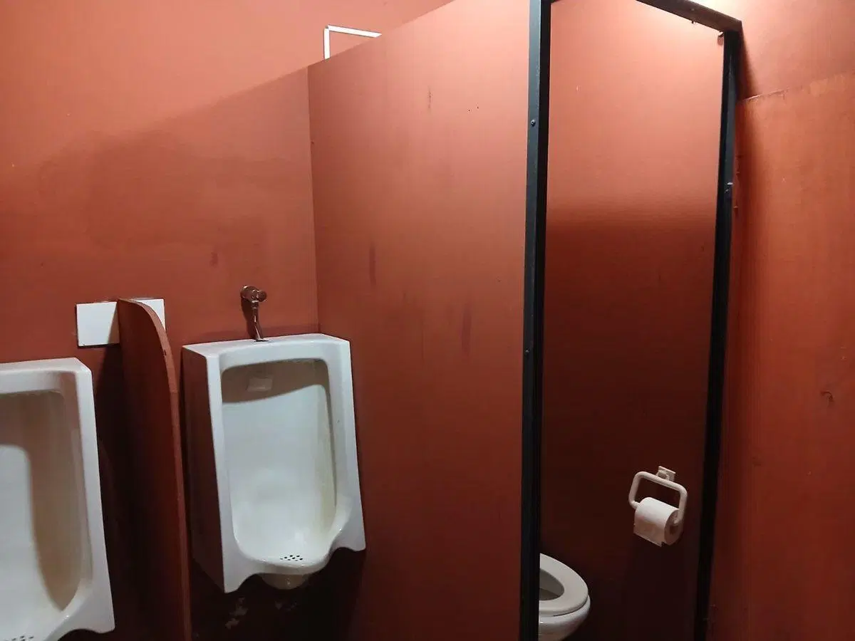 VENTA SALON CON DEPARTAMENTO EN GONZALEZ CATAN 5