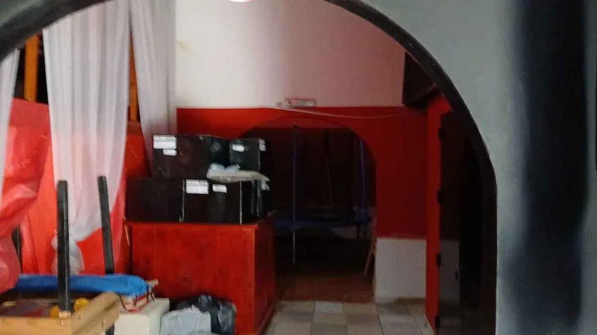 VENTA SALON CON DEPARTAMENTO EN GONZALEZ CATAN 2