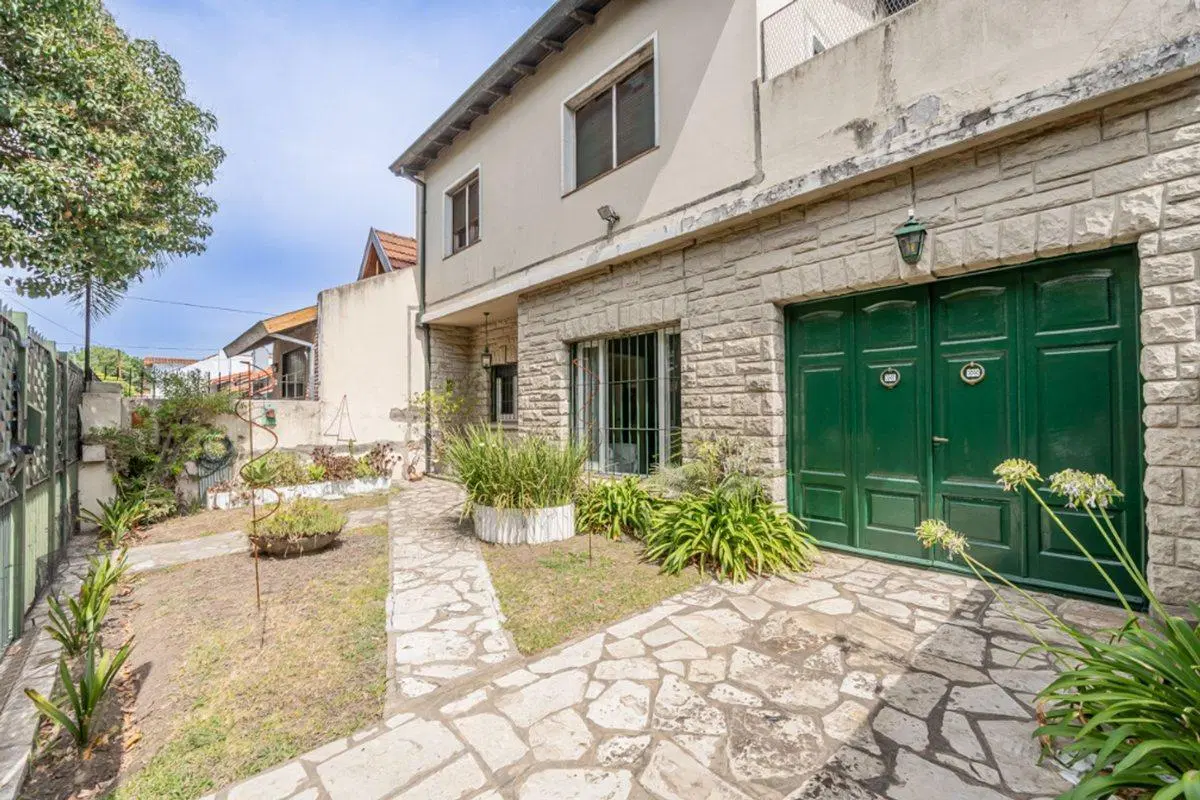 Venta casa 5 ambientes con Jardin ,beccar 4