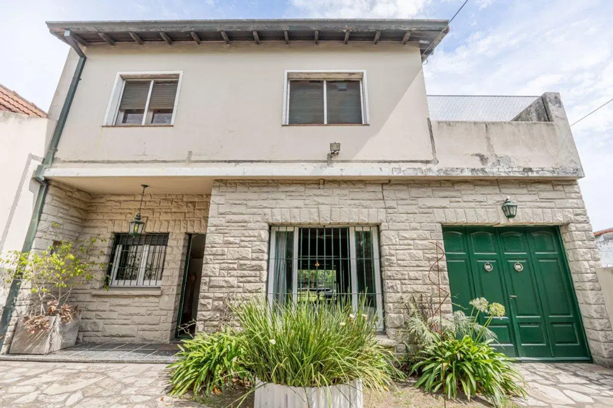 Venta casa 5 ambientes con Jardin ,beccar 3