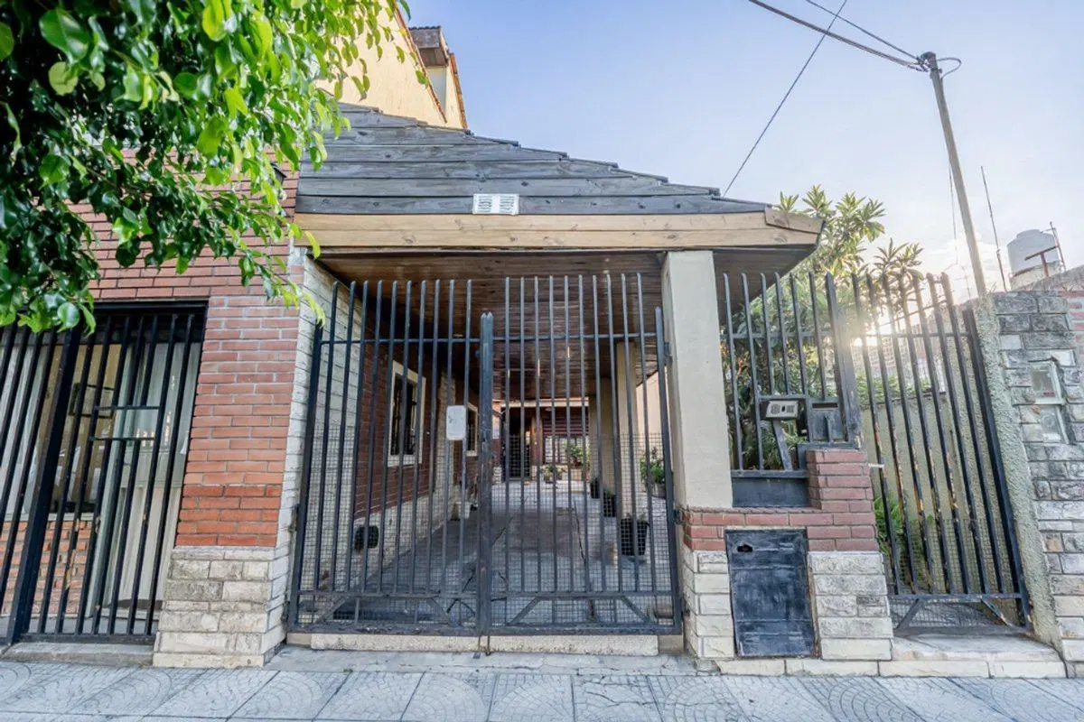VENTA CASA MULTIFAMILIAR 6 AMBIENTES J LEON SUAREZ 2