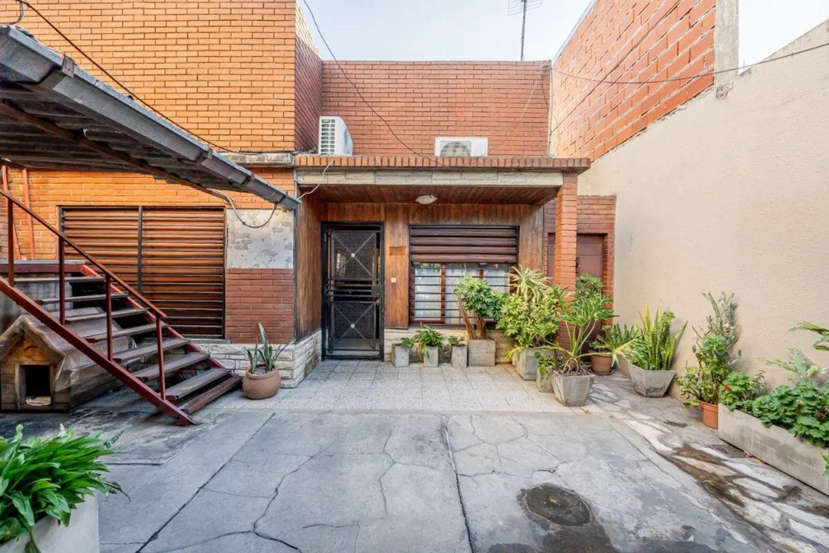 VENTA CASA MULTIFAMILIAR 6 AMBIENTES J LEON SUAREZ 5
