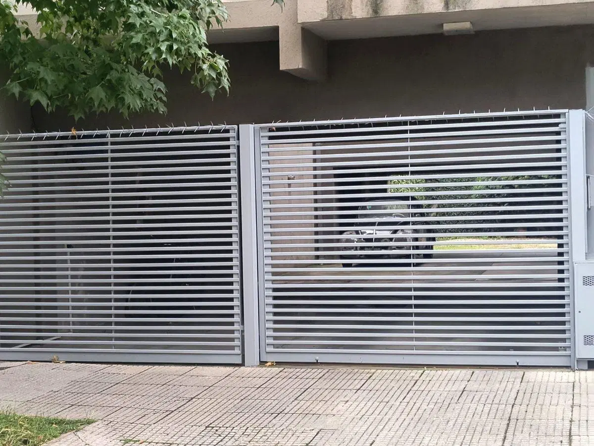 Venta cochera planta baja cubierta centro Martinez 8