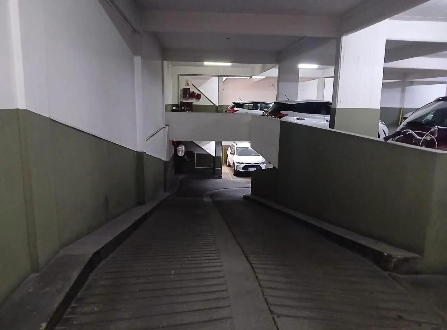 VENTA COCHERA EN COLEGIALES 5