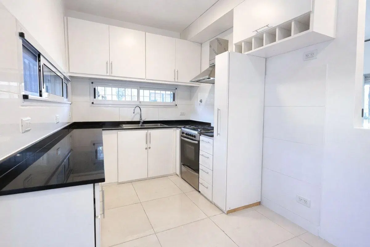Casa en venta 3 amb con cochera PB Olivos 5