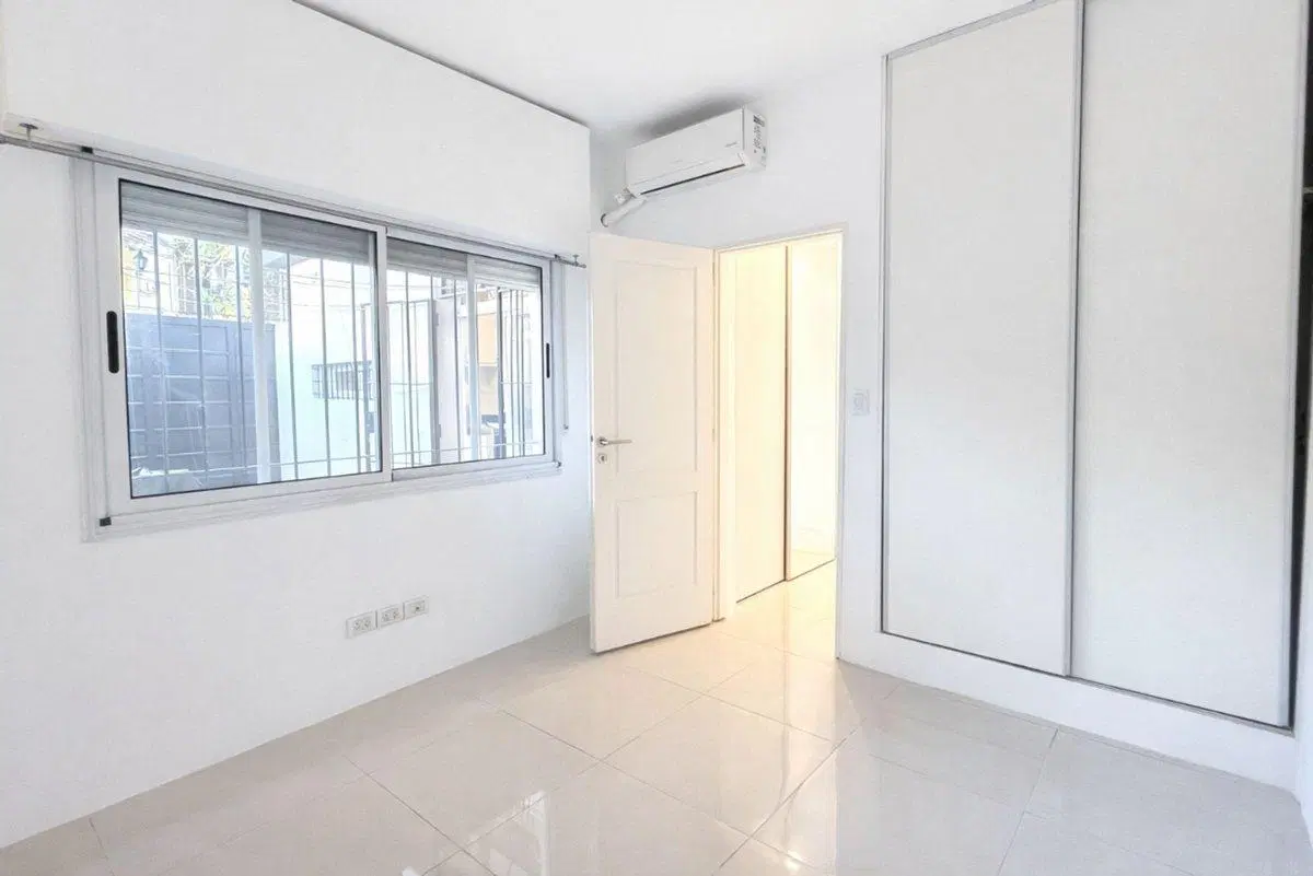 Casa en venta 3 amb con cochera PB Olivos 3