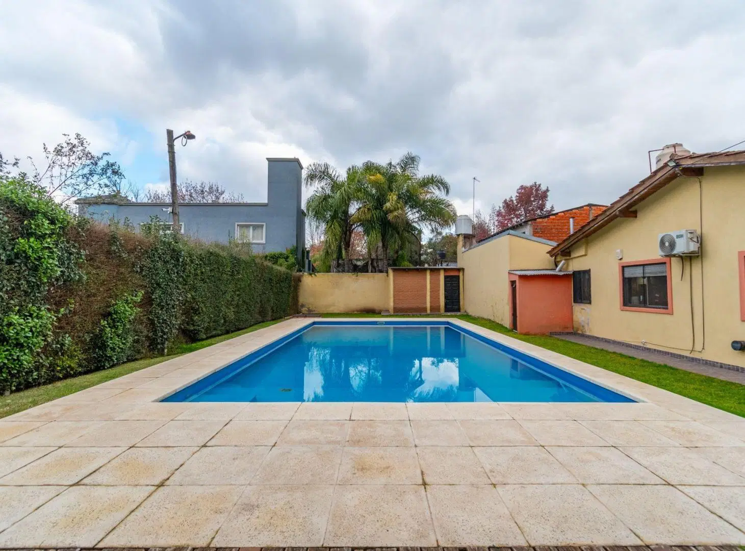 Venta Casa 2dorm quincho jardin pileta Alberti Pil 2