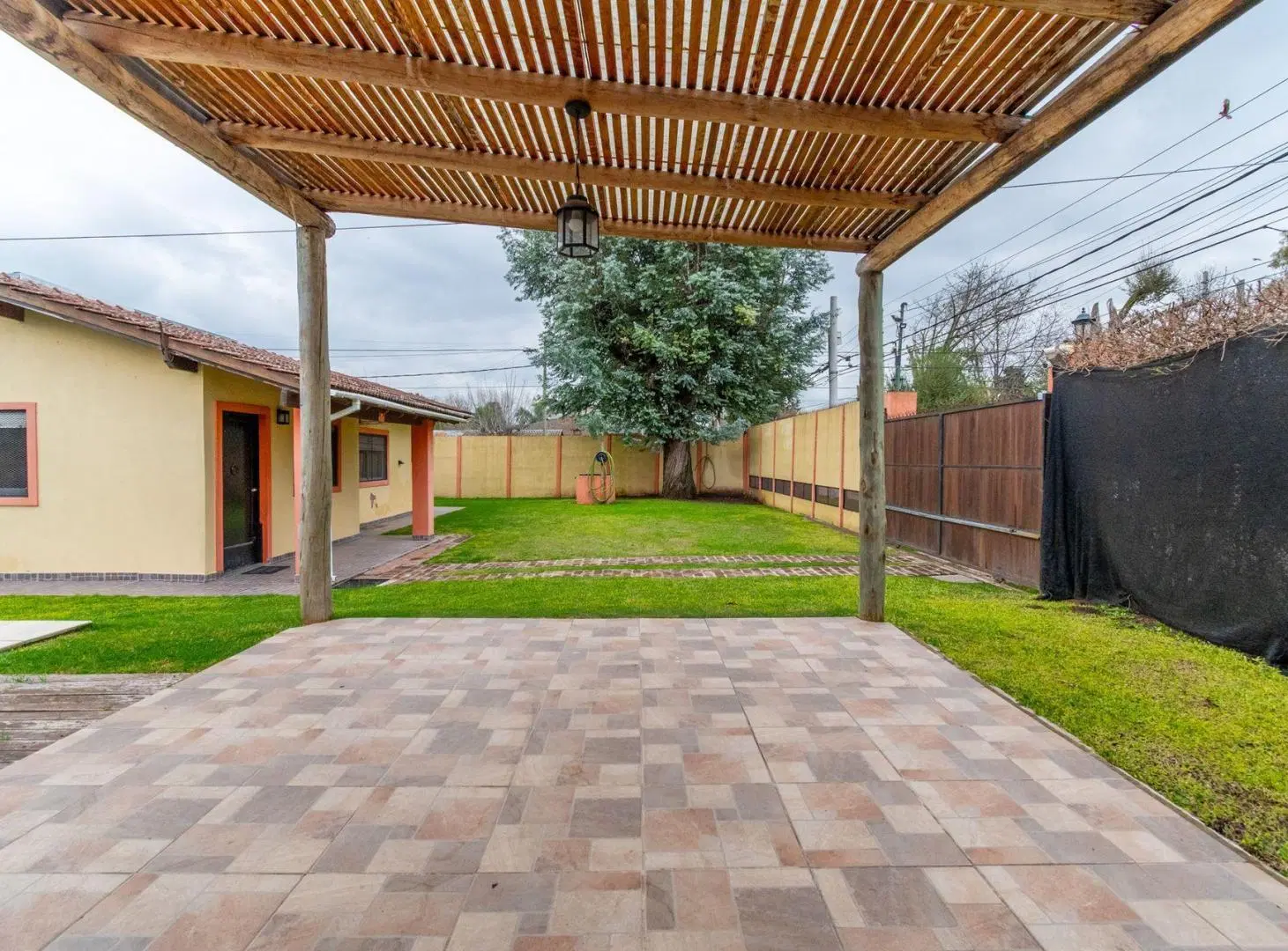 Venta Casa 2dorm quincho jardin pileta Alberti Pil 3