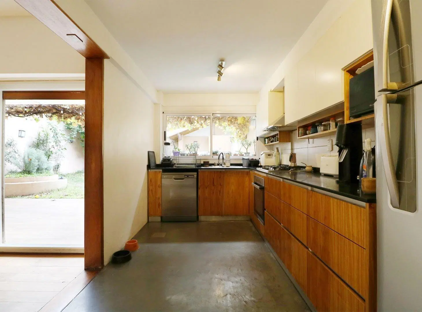 Venta Casa 5 ambientes Pileta Parque Chacabuco 3