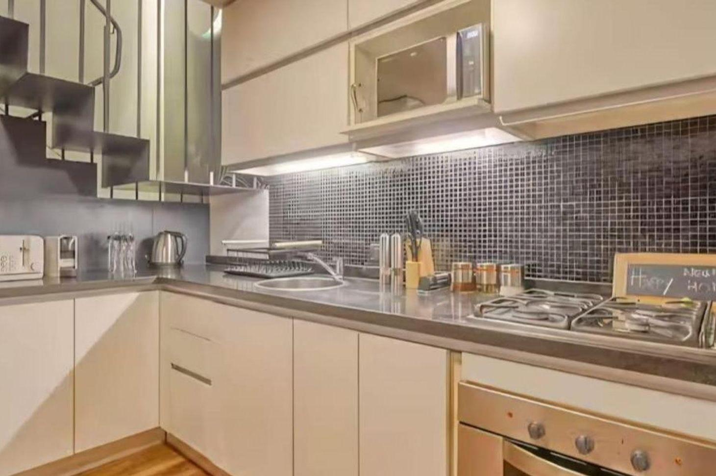 Foto de VENTA CON RENTA USD- TRIPLEX C COCHERA EN BELGRANO, imagen 4